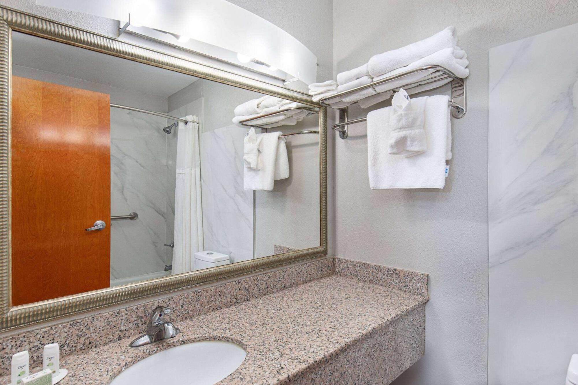 Ramada By Wyndham Bowling Green Ngoại thất bức ảnh